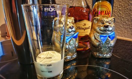 Wie man Schokobären mit Cognac abfüllt.
